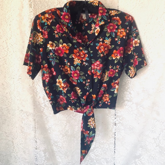 Sold* 2 Piece Hi-Waisted Floral Crop Top & Skort - Picture 3 of 8